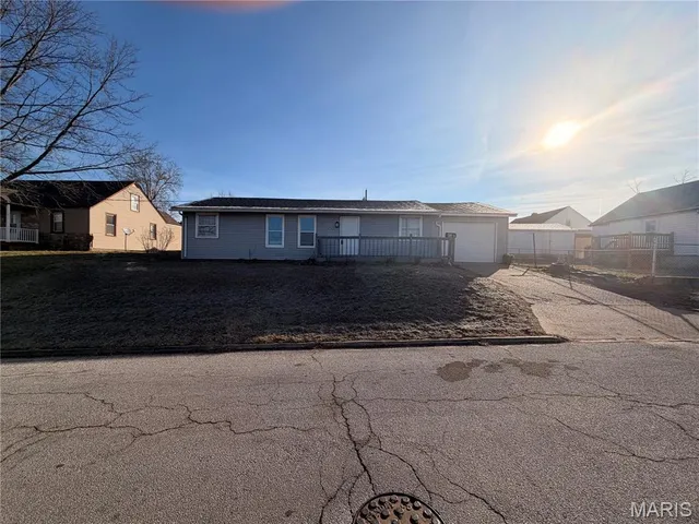 $219,900 | 407 11th Street, De Soto, MO 63020