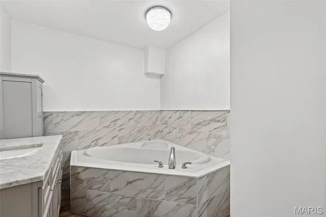 $219,900 | 407 11th Street, De Soto, MO 63020