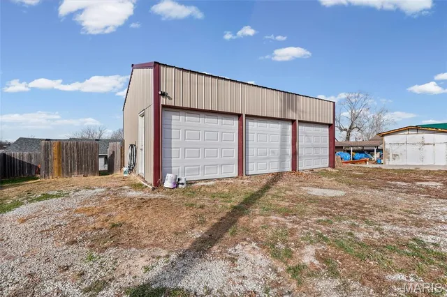 $219,900 | 407 11th Street, De Soto, MO 63020