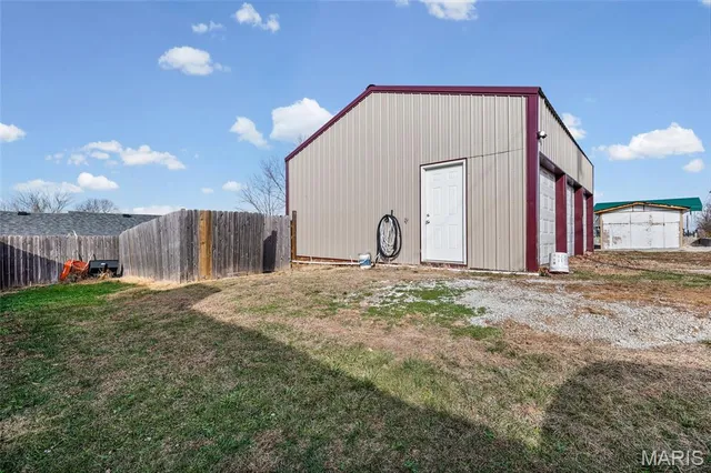 $209,900 | 407 11th Street, De Soto, MO 63020