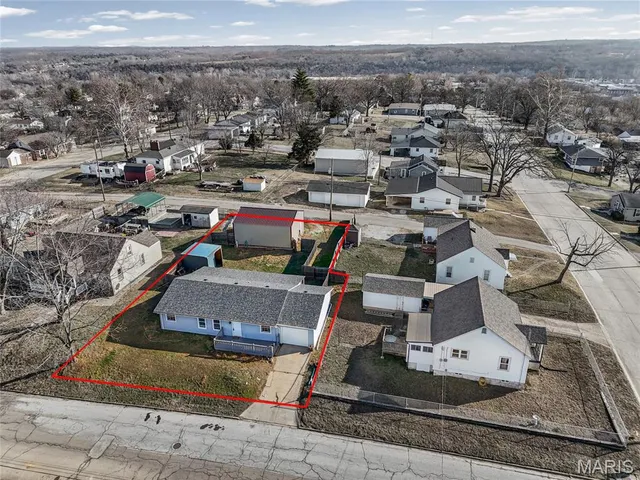 $219,900 | 407 11th Street, De Soto, MO 63020