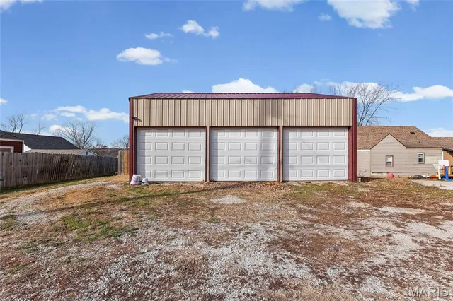 $219,900 | 407 11th Street, De Soto, MO 63020