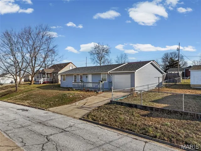 $219,900 | 407 11th Street, De Soto, MO 63020