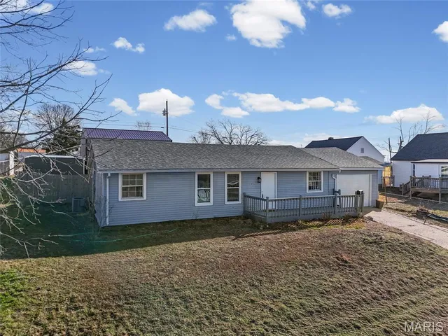 $209,900 | 407 11th Street, De Soto, MO 63020