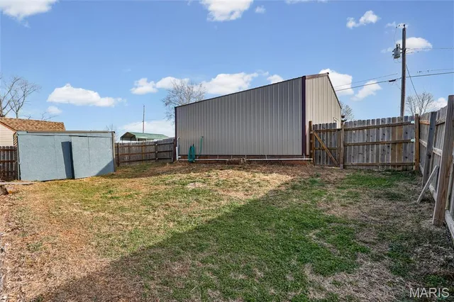 $209,900 | 407 11th Street, De Soto, MO 63020