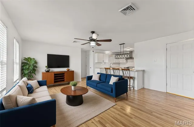 $219,900 | 407 11th Street, De Soto, MO 63020