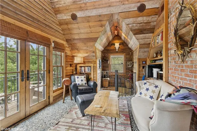 $2,450,000 | 239 West 52nd Street, Kansas City, MO 64112