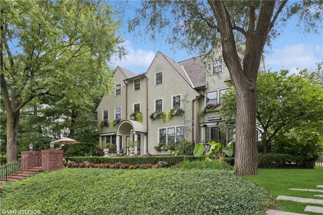 $2,450,000 | 239 West 52nd Street, Kansas City, MO 64112