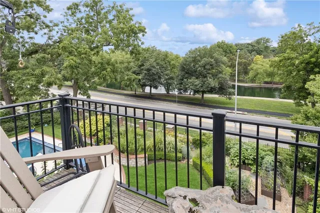 $2,450,000 | 239 West 52nd Street, Kansas City, MO 64112