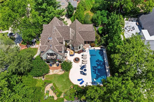 $2,450,000 | 239 West 52nd Street, Kansas City, MO 64112