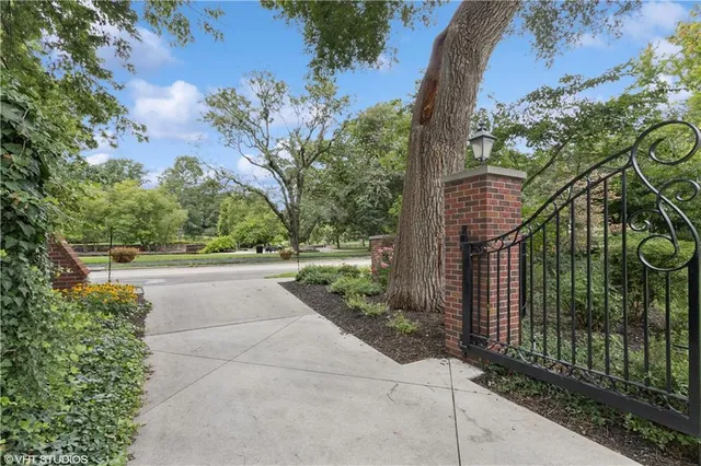 $2,450,000 | 239 West 52nd Street, Kansas City, MO 64112
