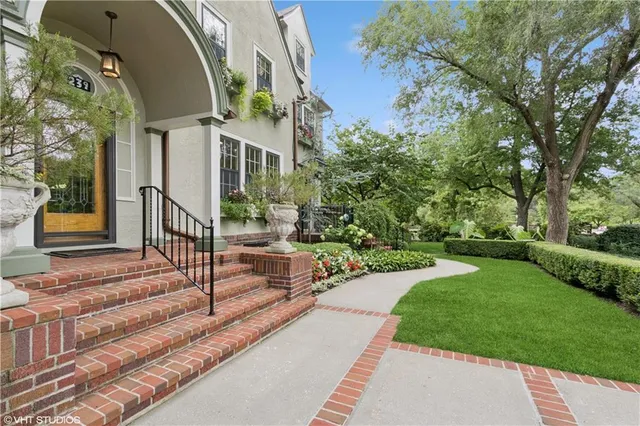 $2,450,000 | 239 West 52nd Street, Kansas City, MO 64112