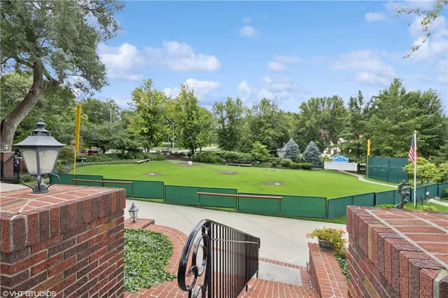 $2,450,000 | 239 West 52nd Street, Kansas City, MO 64112