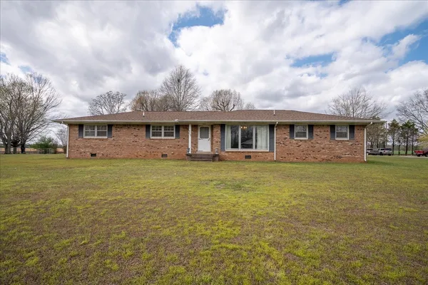 $279,000 | 717 Brenda Avenue, Loretto, TN 38469
