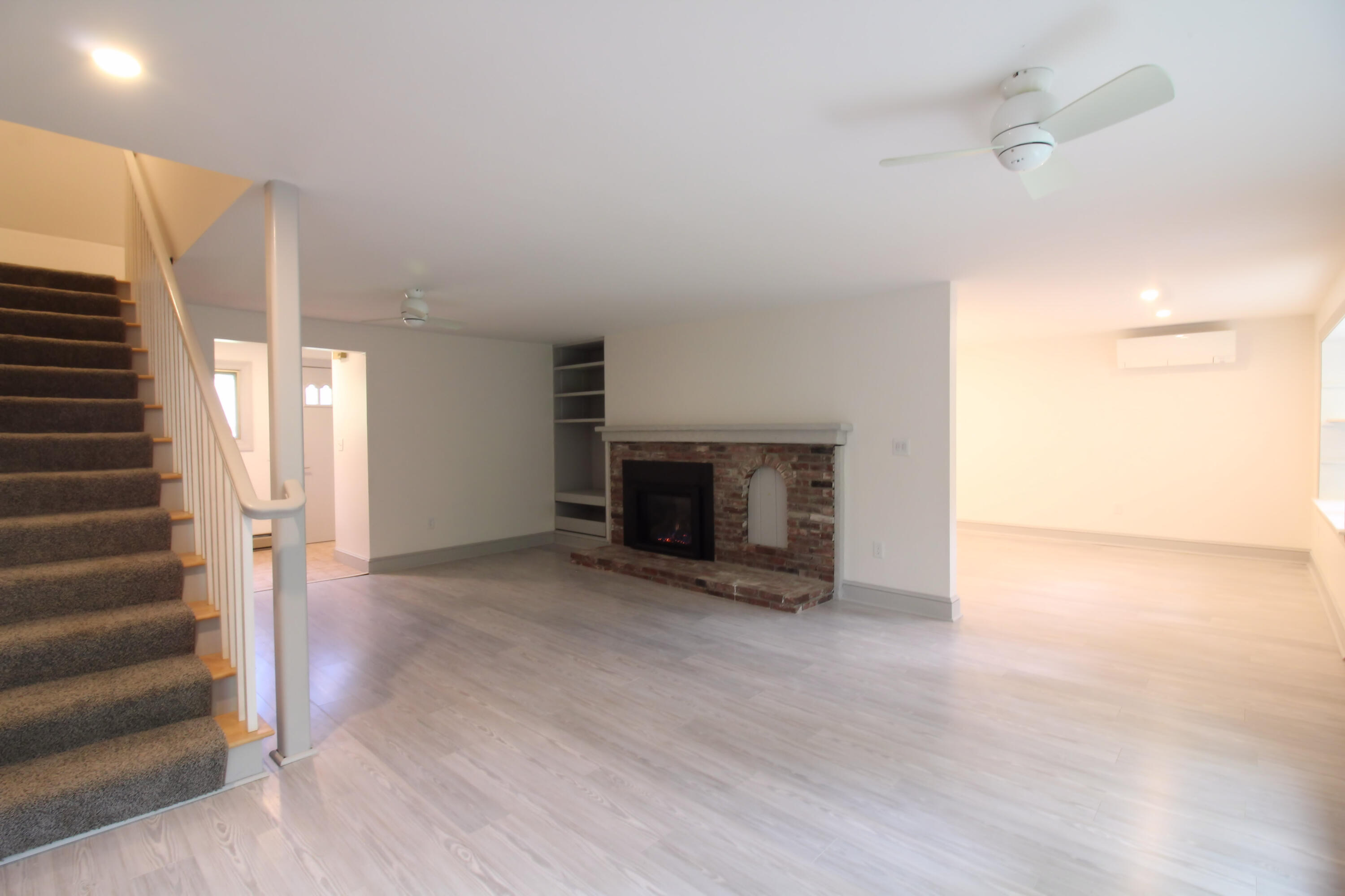 32 Applegate Lane, Unit 32 Falmouth, ME 04105 - Photo 17 of 41 Living Room