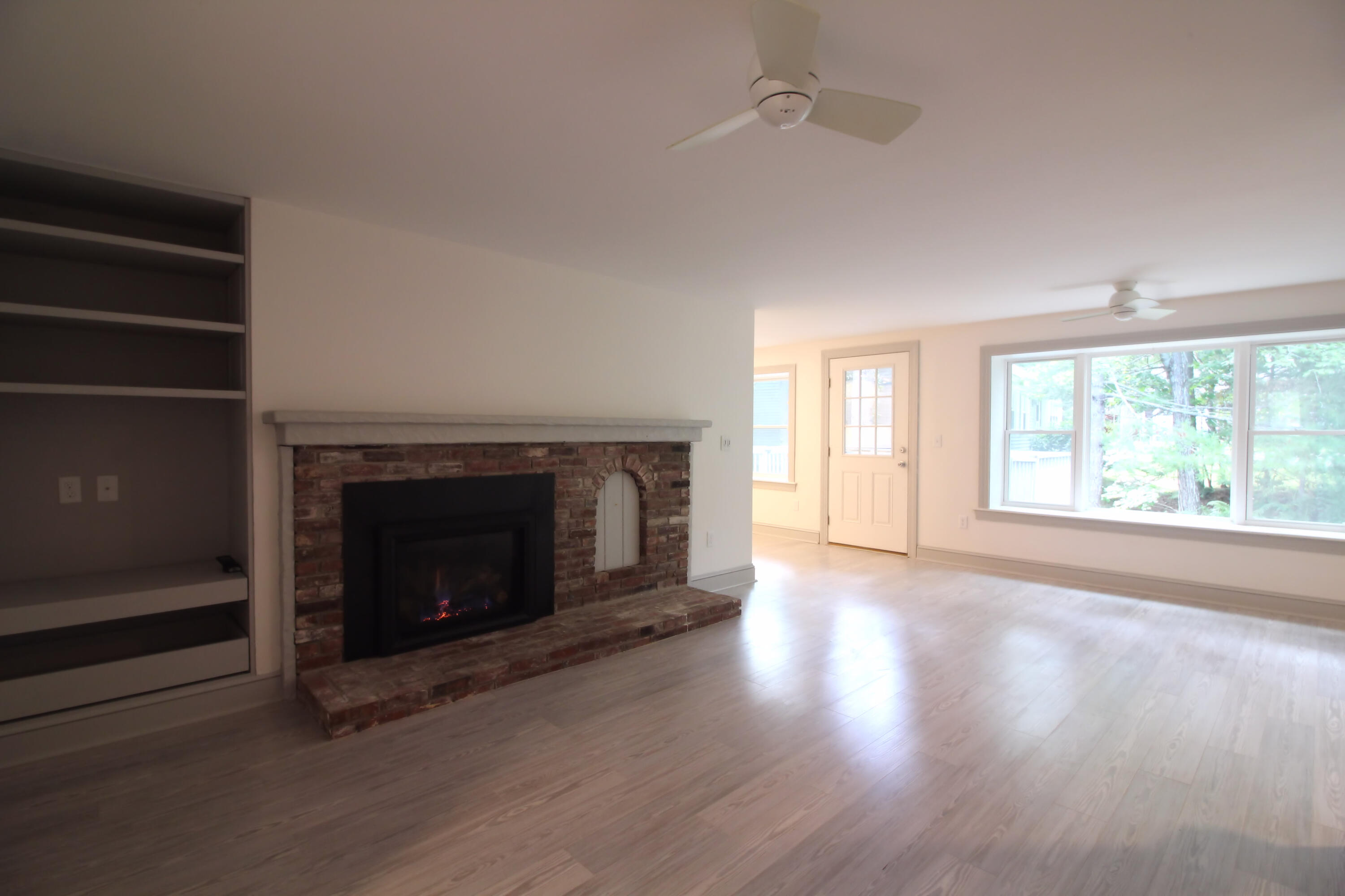 32 Applegate Lane, Unit 32 Falmouth, ME 04105 - Photo 19 of 41 Living Room
