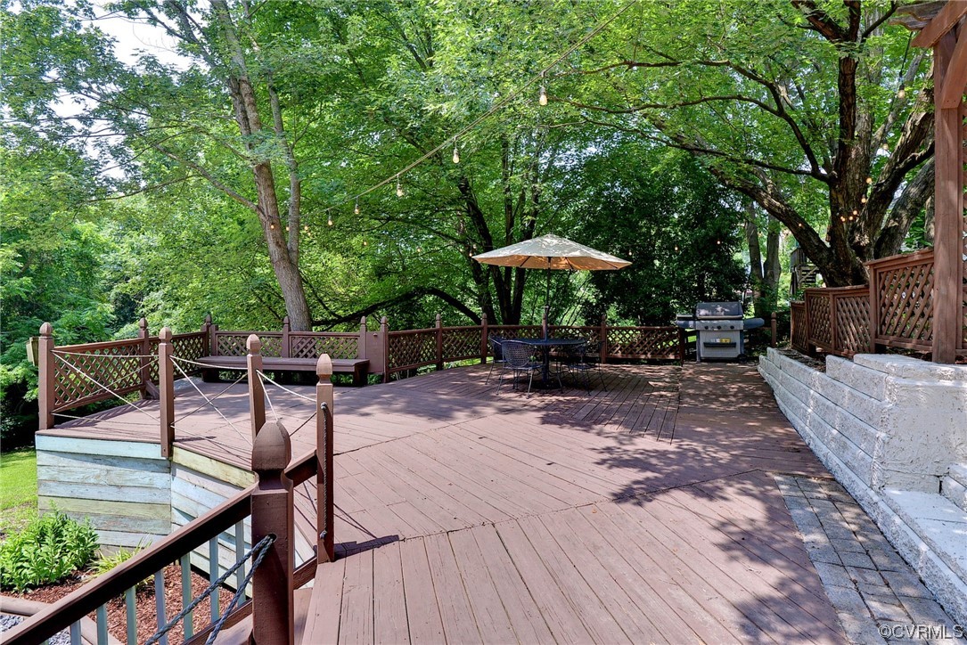 250 Reflection Drive Williamsburg, VA 23188 - Photo 34 of 42 a view of chairs and tables with an umbrella in the patio
