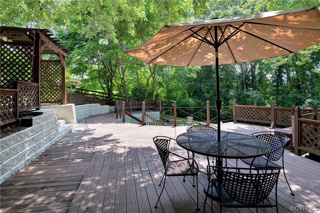 250 Reflection Drive Williamsburg, VA 23188 - Photo 36 of 42 a patio with a patio table and chairs
