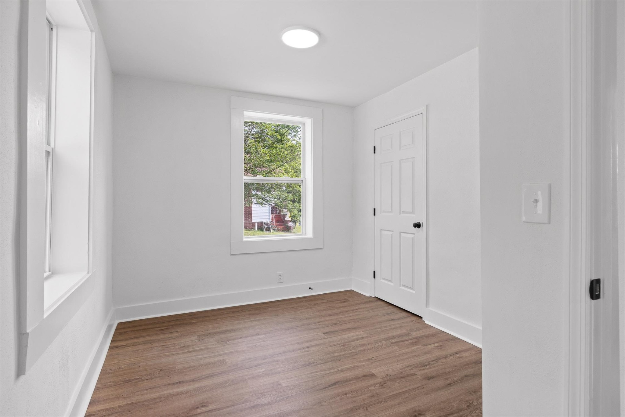 2917 East Crescent Circle Chattanooga, TN 37407 - Photo 22 of 45 an empty room with wooden floor and window