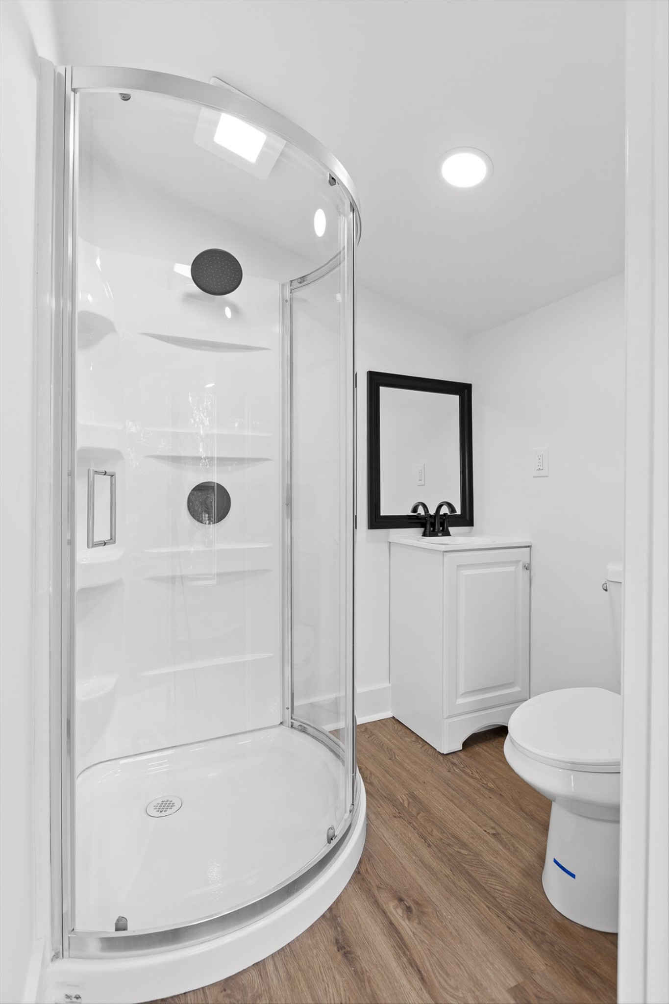 2917 East Crescent Circle Chattanooga, TN 37407 - Photo 6 of 45 a bathroom with a toilet a sink and mirror