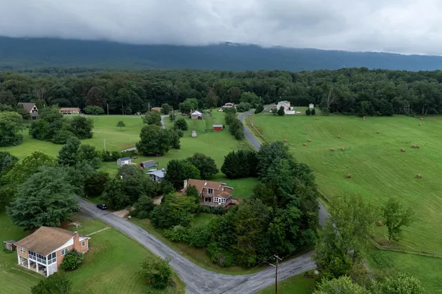 $379,900 | 120 Big Oak Drive, Luray, VA 22835