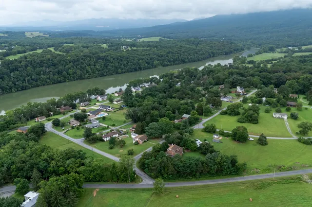 $379,900 | 120 Big Oak Drive, Luray, VA 22835