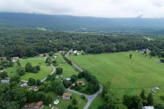 $379,900 | 120 Big Oak Drive, Luray, VA 22835