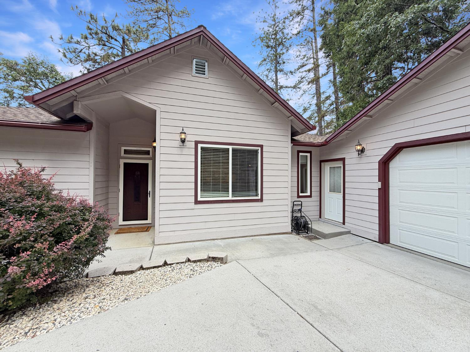 11508 Ragan Way Grass Valley, CA 95949 - Photo 8 of 46