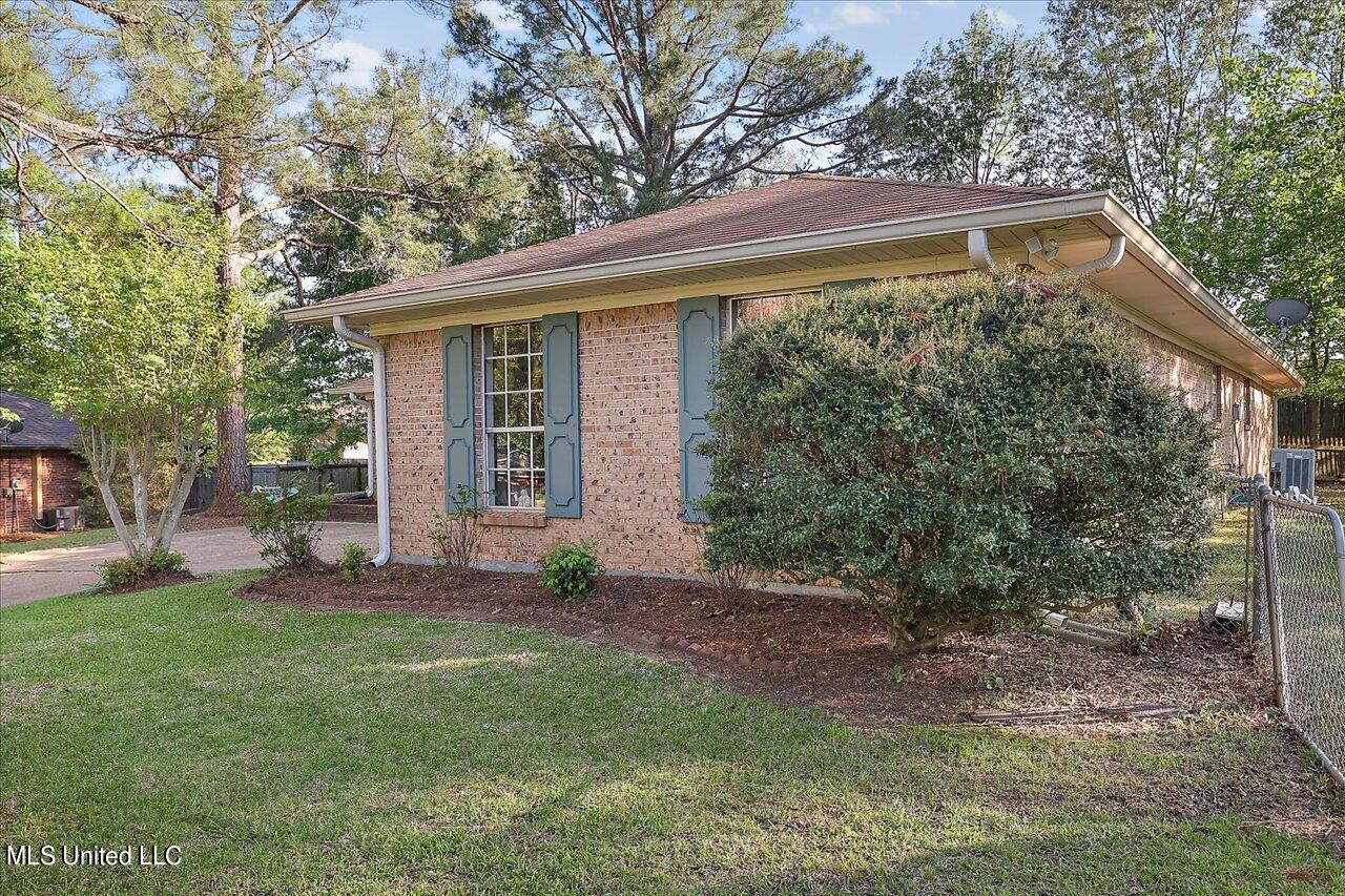 200 Hampton Street Clinton, MS 39056 - Photo 4 of 40 02-200 Hampton St