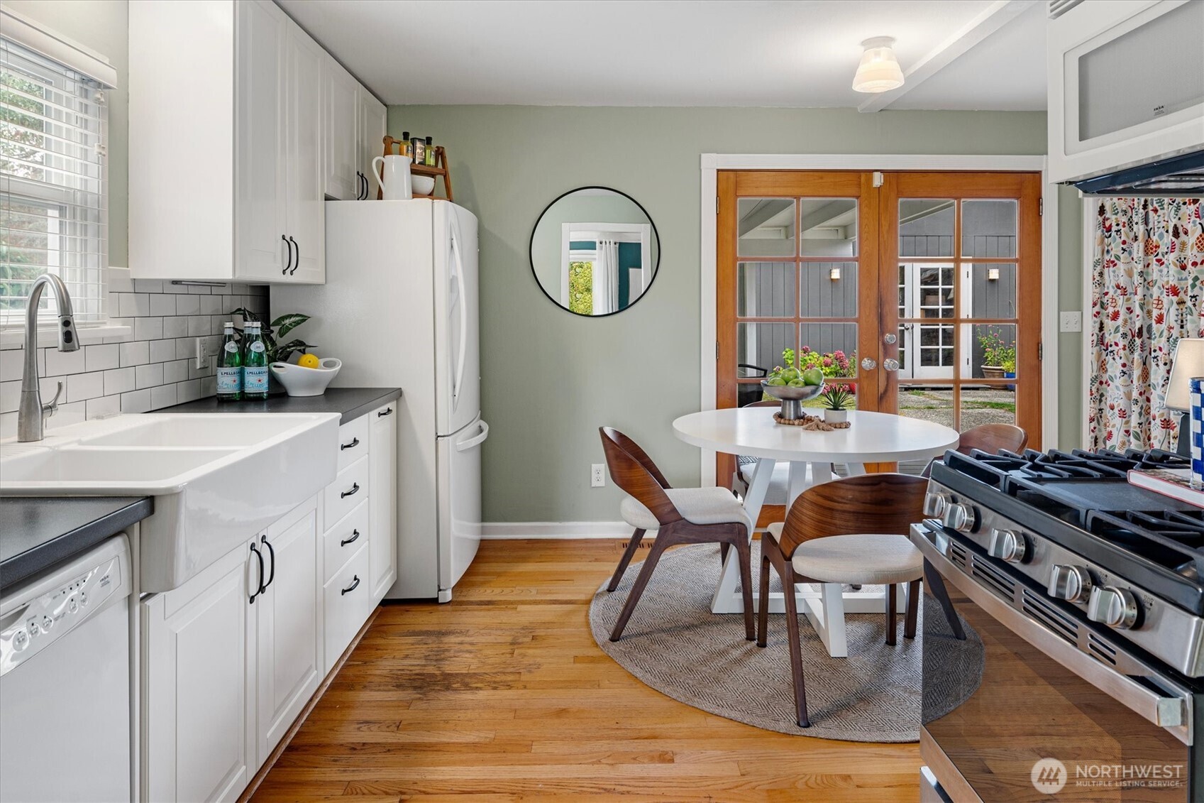 7915 34th Avenue Southwest Seattle, WA 98126 - Photo 5 of 23 Gallery Image 5