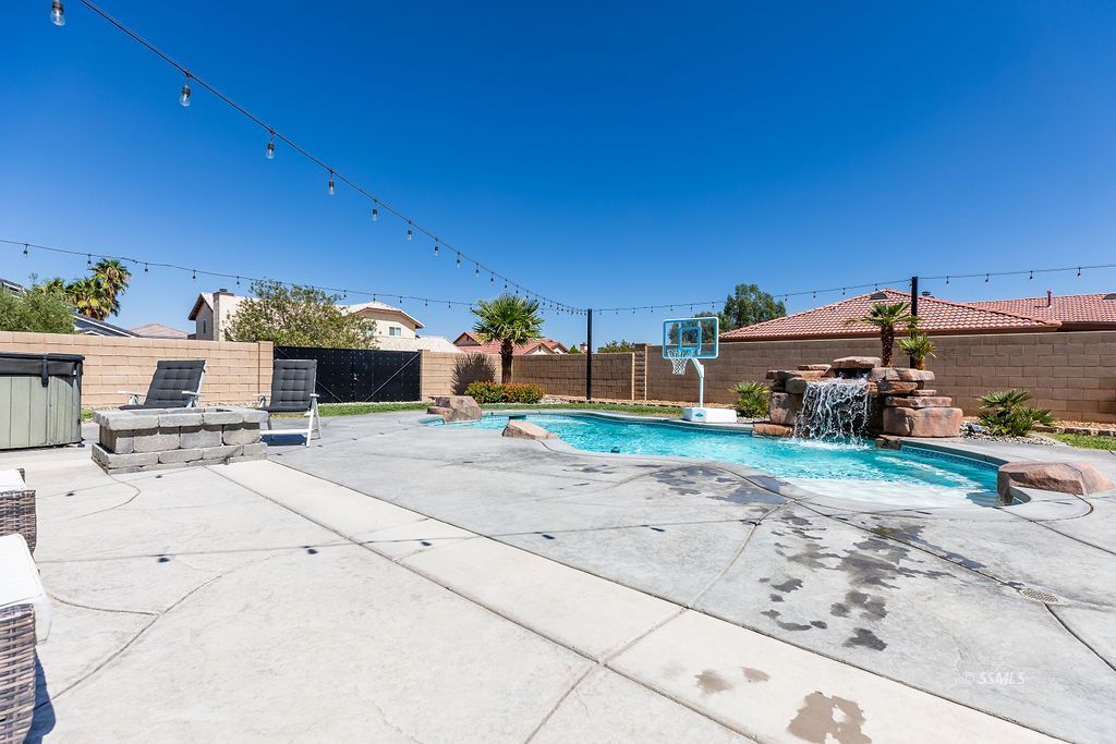 1030 Arroyo Street Ridgecrest, CA 93555 - Photo 36 of 49 a view of a house with backyard and sitting area