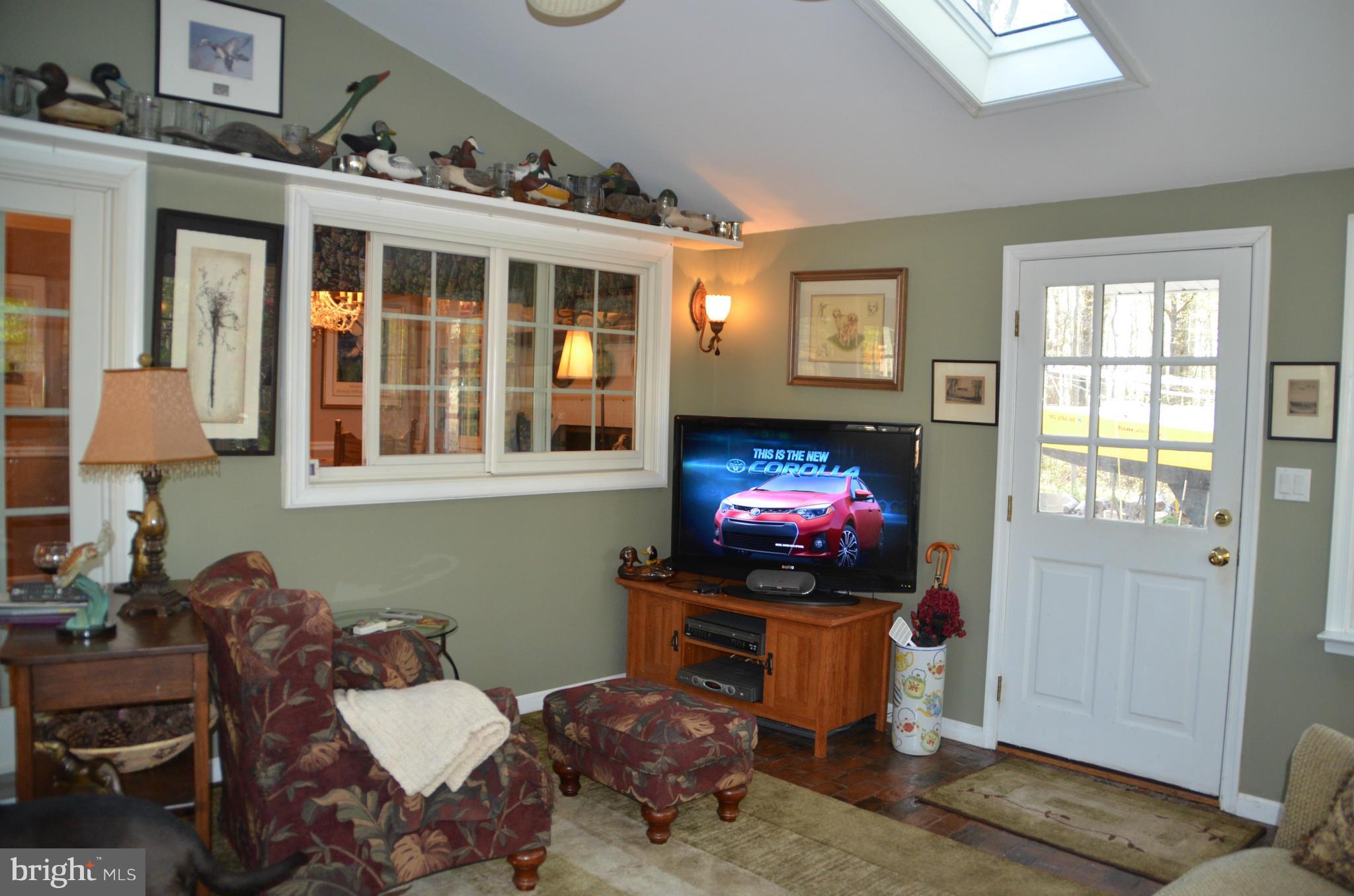 6299 Landing Neck Road Easton, MD 21601 - Photo 10 of 30 Family Room