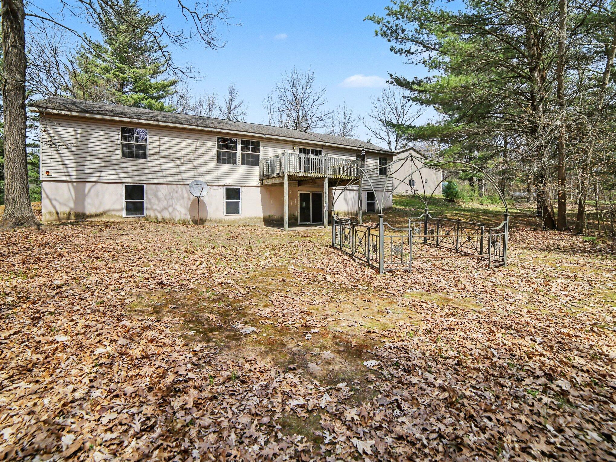 4905 Wayne Road Pentwater, MI 49449 - Photo 2 of 35 031_file_9609