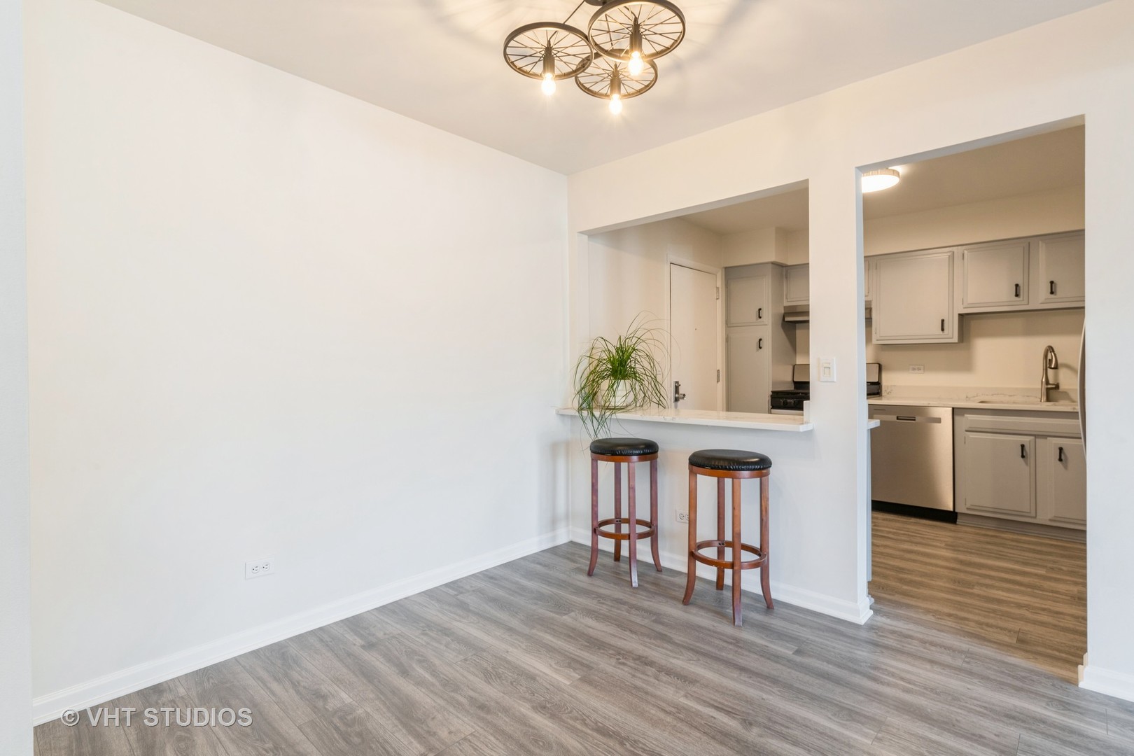 10389 Dearlove Road, Unit 1C Glenview, IL 60025 - Photo 6 of 11 Gallery Image 6