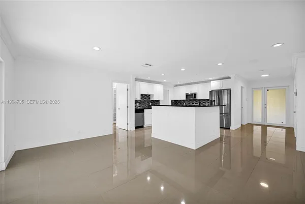 $4,000 | 820 East Cypress Lane, Unit V38, Pompano Beach, FL 33069