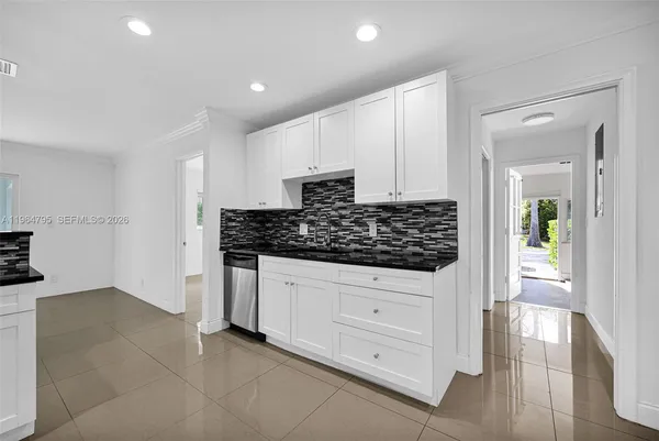 $4,000 | 820 East Cypress Lane, Unit V38, Pompano Beach, FL 33069