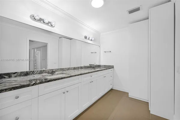 $4,000 | 820 East Cypress Lane, Unit V38, Pompano Beach, FL 33069