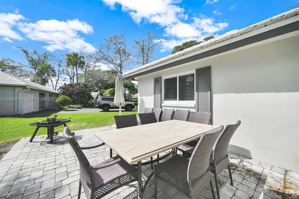 $4,000 | 820 East Cypress Lane, Unit V38, Pompano Beach, FL 33069