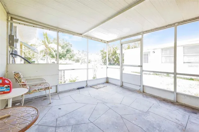 a view of livingroom with furniture