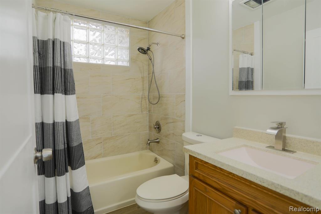 8267 21 Mile Road Shelby, MI 48317 - Photo 9 of 14