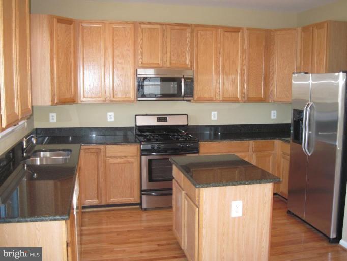 14856 Bolton Road Centreville, VA 20121 - Photo 3 of 30 Kitchen
