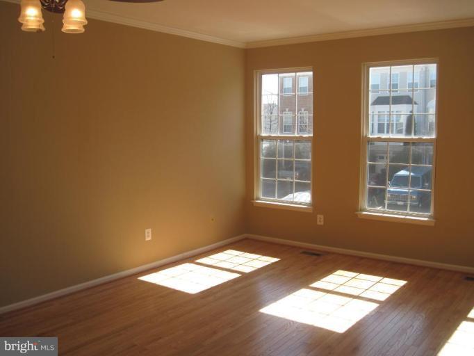 14856 Bolton Road Centreville, VA 20121 - Photo 8 of 30 Living Room