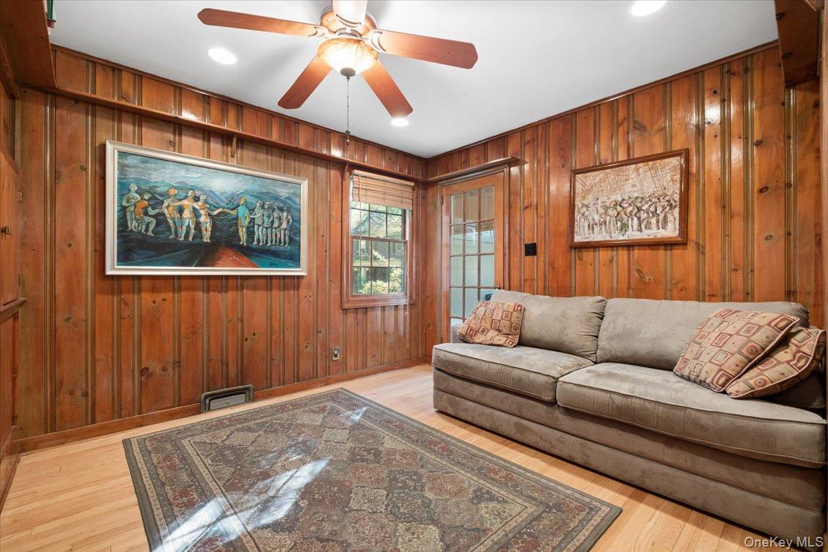 372 Fort Hill Road Scarsdale, NY 10583 - Photo 13 of 40 First floor office which can double as a den or a guest room!