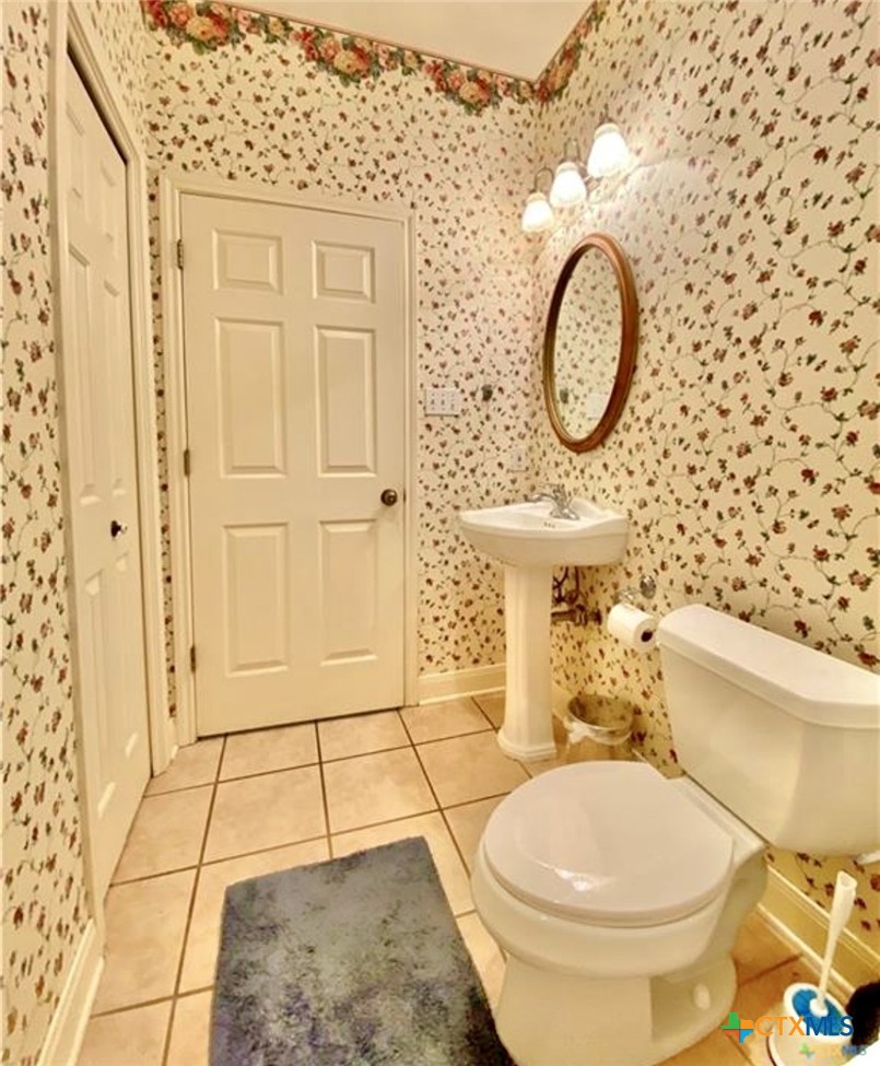 415 South Trinity Street Edna, TX 77957 - Photo 34 of 46 a bathroom with a toilet and a shower