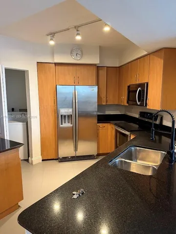 $3,300 | Royal Poinciana, Hollywood, FL 33020