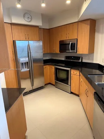 $3,300 | Royal Poinciana, Hollywood, FL 33020