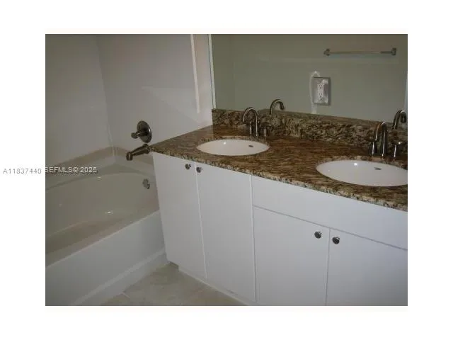 $3,300 | Royal Poinciana, Hollywood, FL 33020