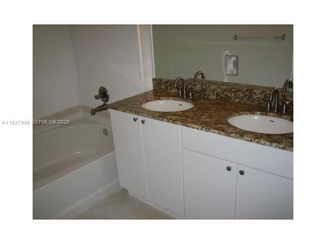 Royal Poinciana Hollywood, FL 33020 - Photo 14 of 30 Bath/Spa Master