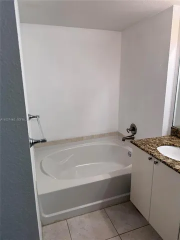 $3,300 | Royal Poinciana, Hollywood, FL 33020