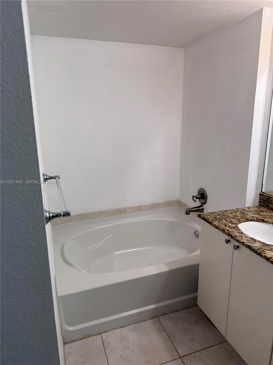 Royal Poinciana Hollywood, FL 33020 - Photo 16 of 30